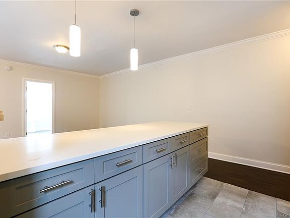4th image of 196 Martine Ave APT 3C