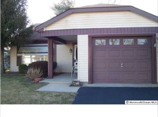 19 Marston Row, Manchester, NJ 08759