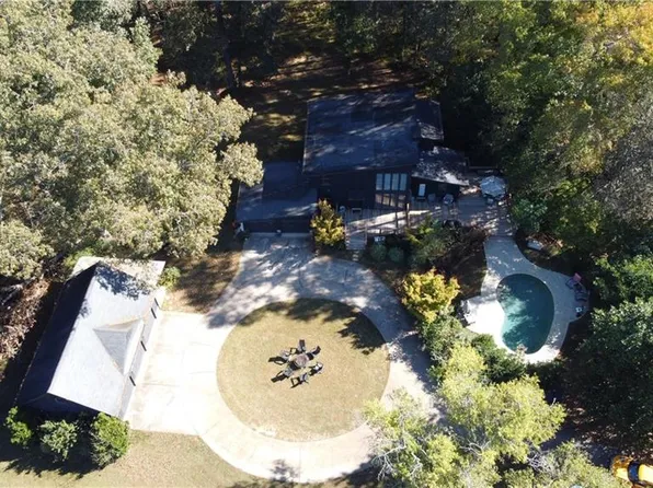 6700 Yacht Club Dr, Acworth, GA 30102