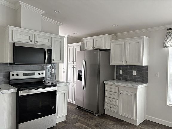 2nd image of 27 Nyborg Ave #27