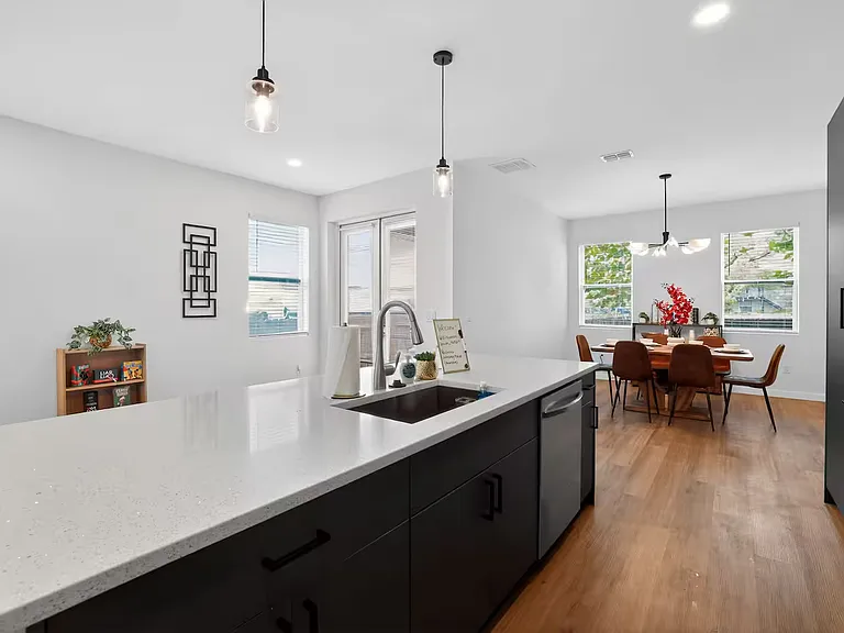 210 E Columbus Dr #B — Photo 20