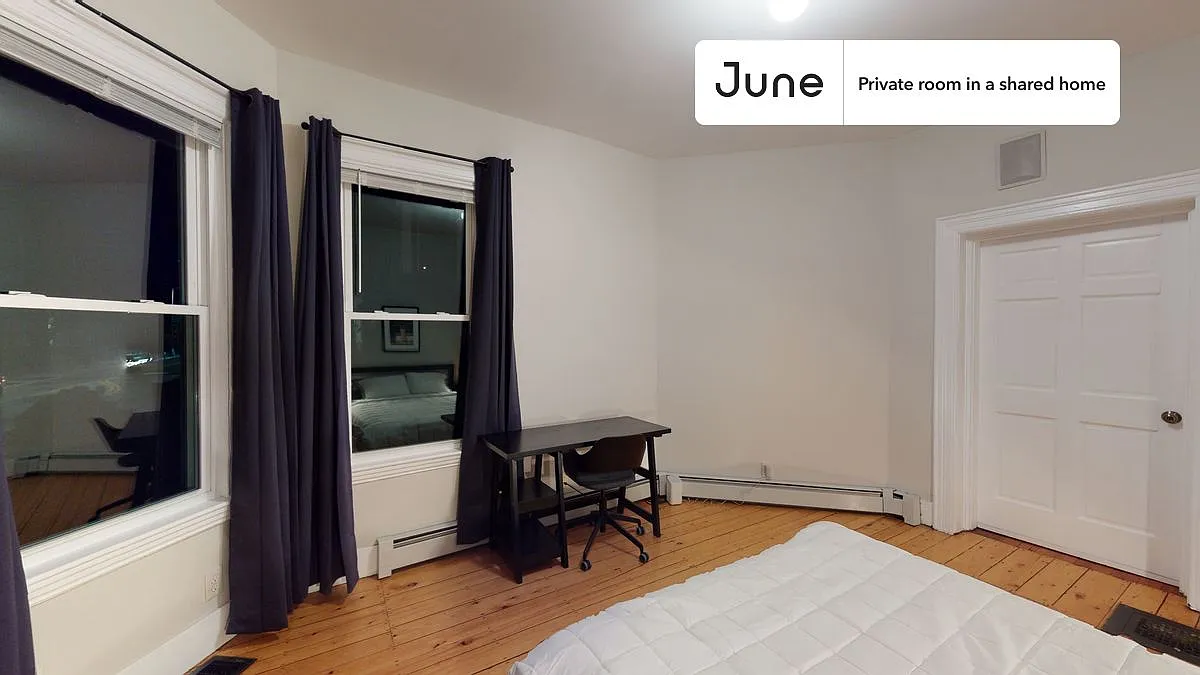 Queen bedroom in 3 bed/2 bath home in Central Square (Cambridge) #951 C — Photo 3