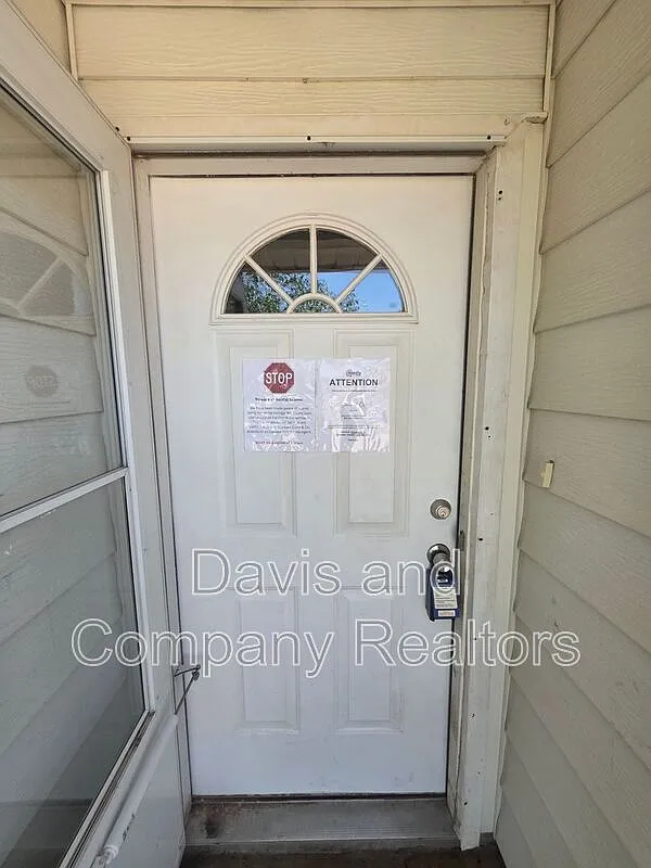 4 bed, 2.0 bath, 1519 sqft, $1,900 — Photo 2