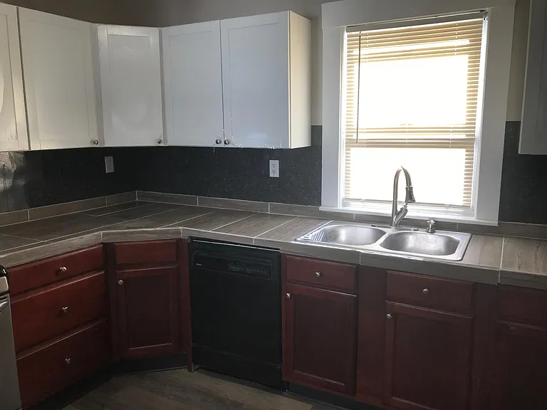 42 London St — Photo 5