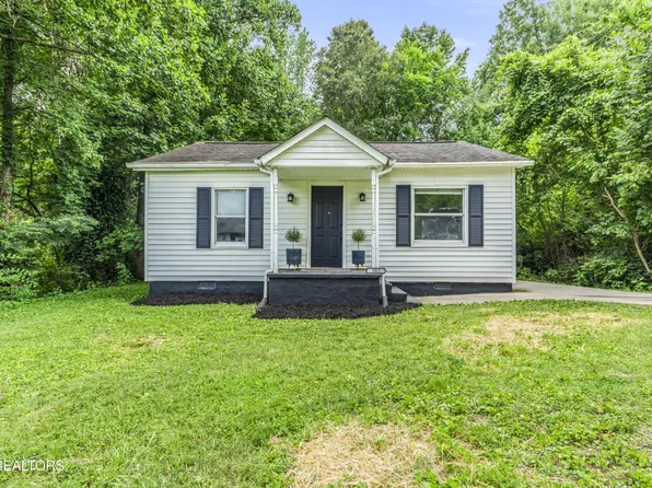 303 N Walnut St, Lenoir City, TN 37771