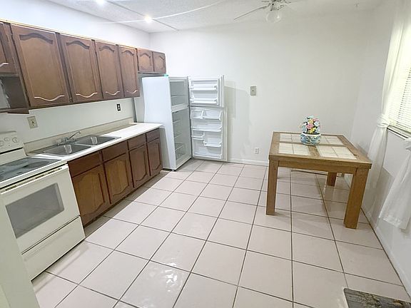 4th image of 274 SW 9th St APT 2