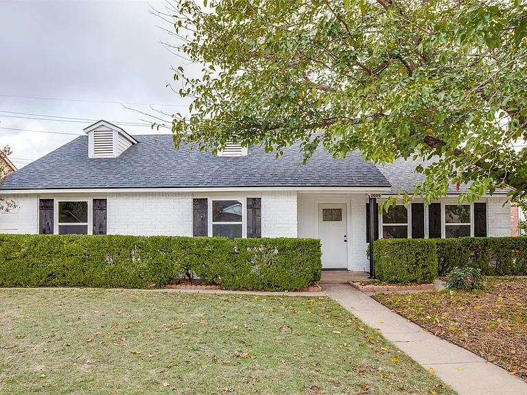 2605 Western Dr — Photo 1