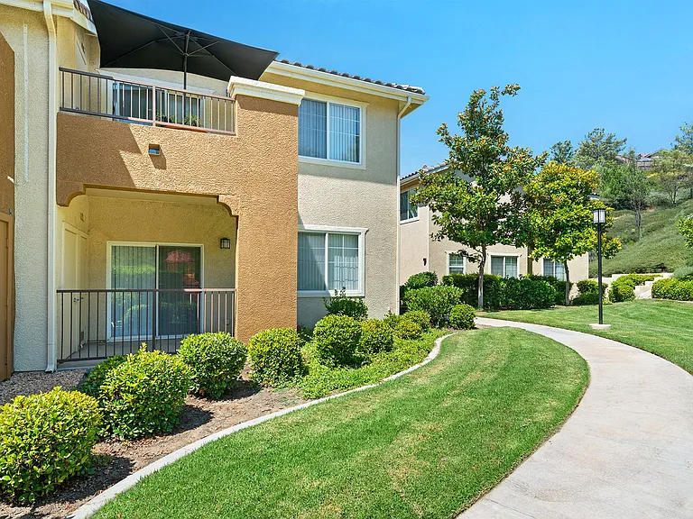 Hills of Valencia Apartments — Photo 14
