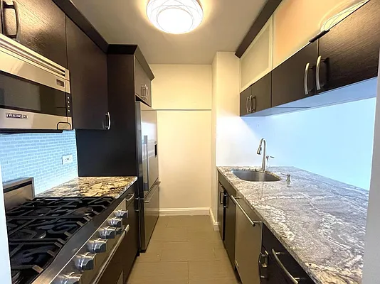 Sold by BATTERY PARK CITY RESIDENTIAL LLC | media 2