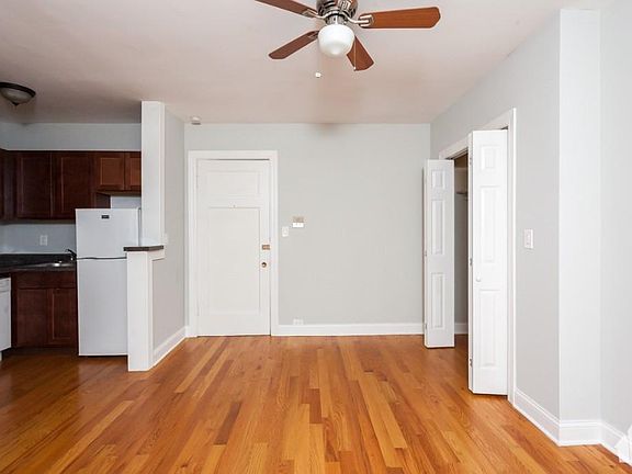 4th image of 837 W Wolfram St #727