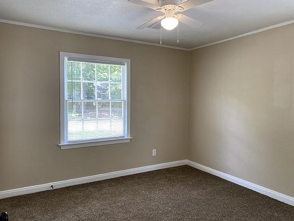 5th image of 1050 W Walthal Cir
