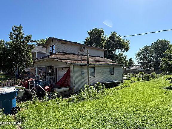 4th image of 612 S Roney St