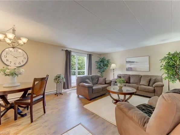 71 Vanier Dr #301, Kitchener, ON N2C 1J4