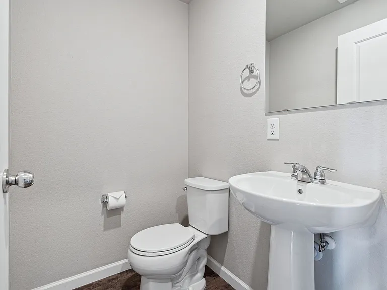 1050 Oak Cir — Photo 6