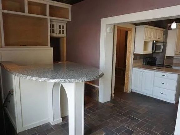 3rd image of 520 S 2nd St #3B-2BA-2000SQFT