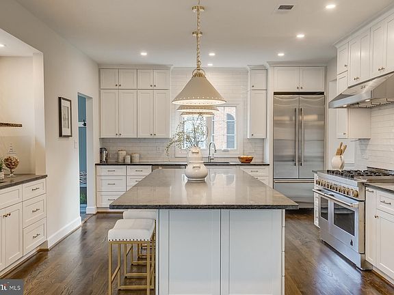 5th image of 610 Langston Lane Fls