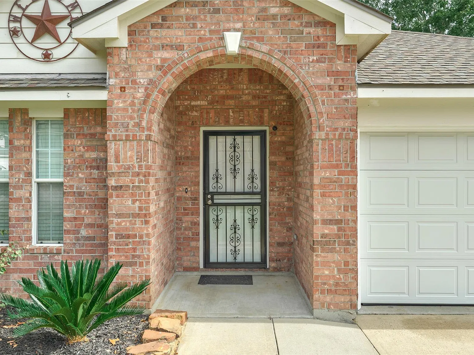 3 bed, 2.0 bath, 1576 sqft, $1,600 — Photo 4