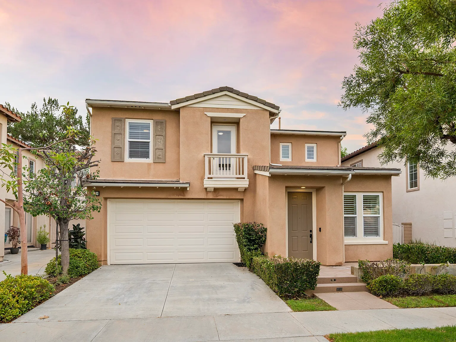 4 bed, 2356 sqft, $5,600 — Photo 1
