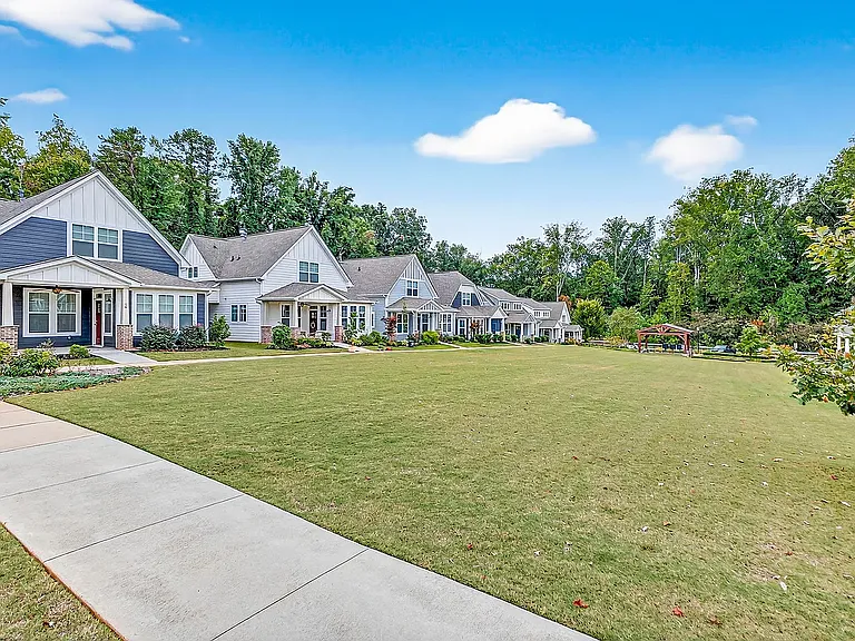 18 Cottage Knoll Cir — Photo 47