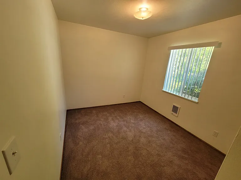 Lovely 2 Bed + 1 Bath in Forest Grove!! Near Pacific University!! Updated in 2021 + Pet-Friendly!! — Photo 11