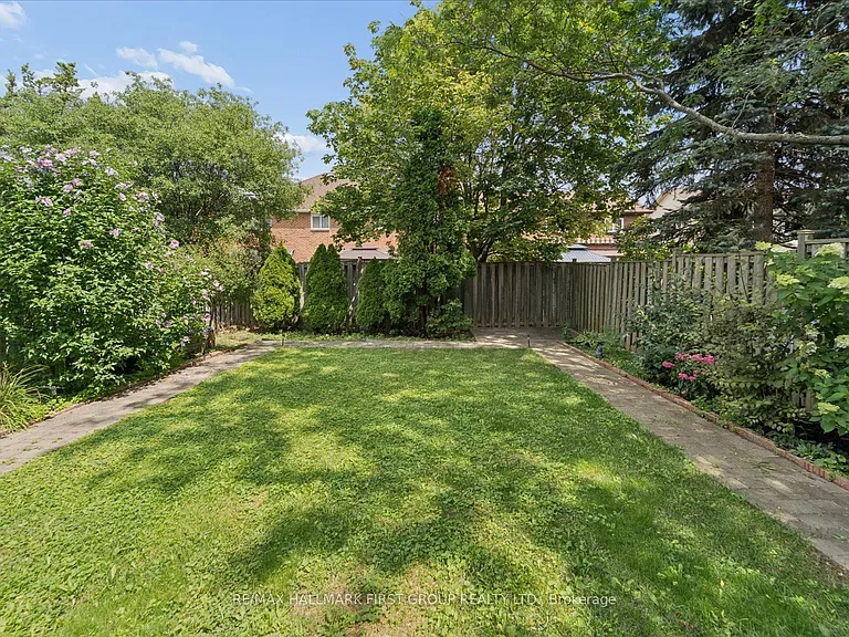 747 Stonepath Cir — Photo 36