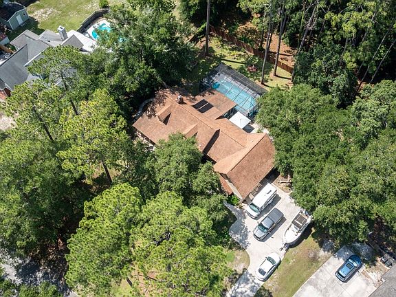 3rd image of 102 Yellow Bluff Trce
