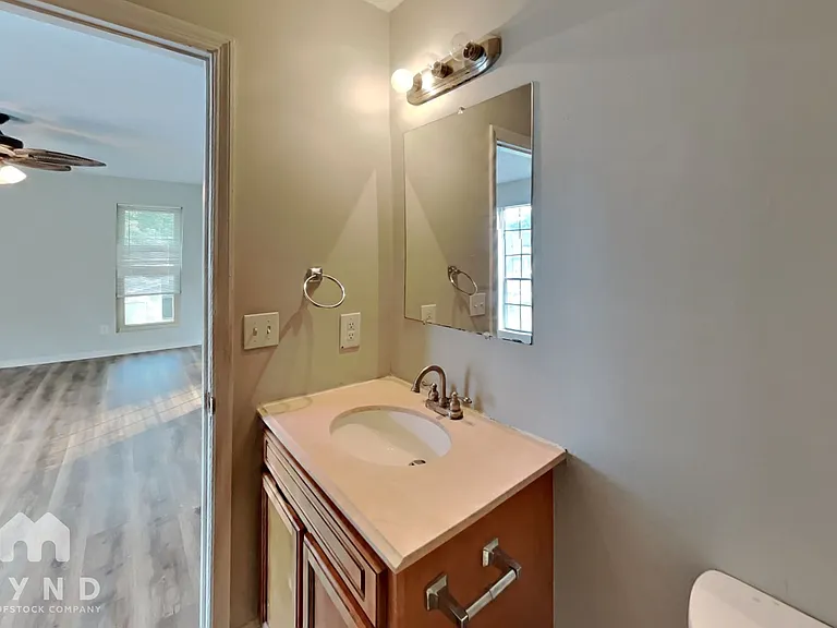 785 Edenton Ct — Photo 9