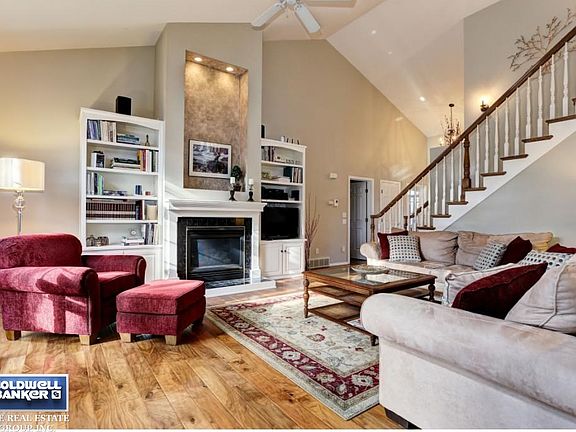 Vaulted ceiling in Great Room