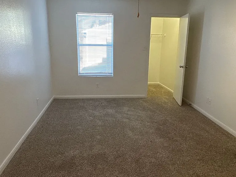Emerald Cove Apartments — Photo 123