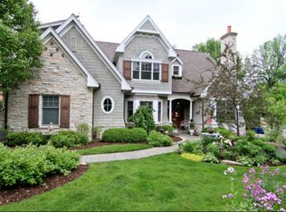 127 Tuttle Ave, Clarendon Hills, IL 60514