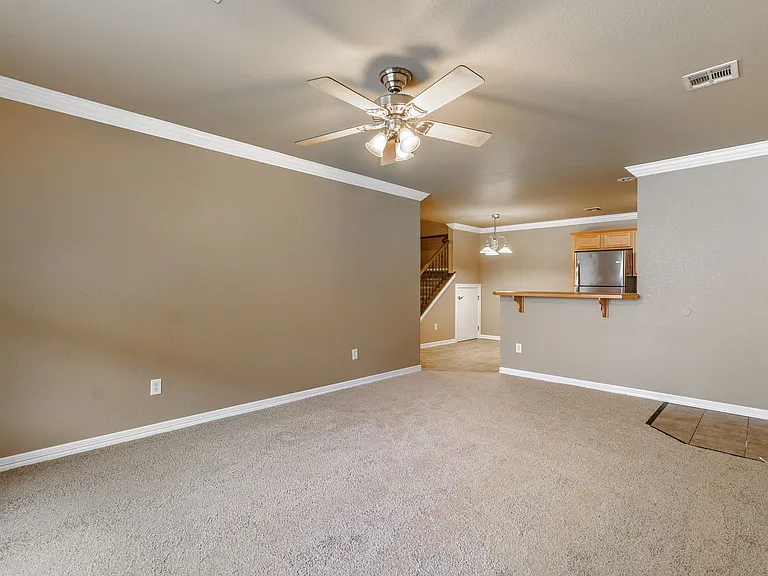 56 S Woodsprings Dr — Photo 2