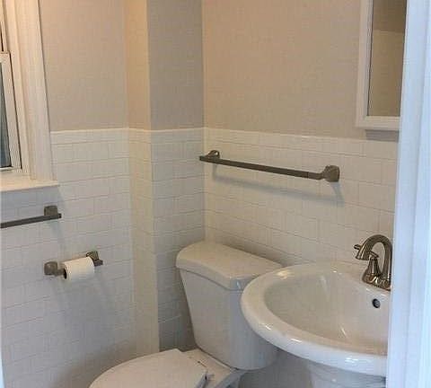 2nd image of 60 Oak St