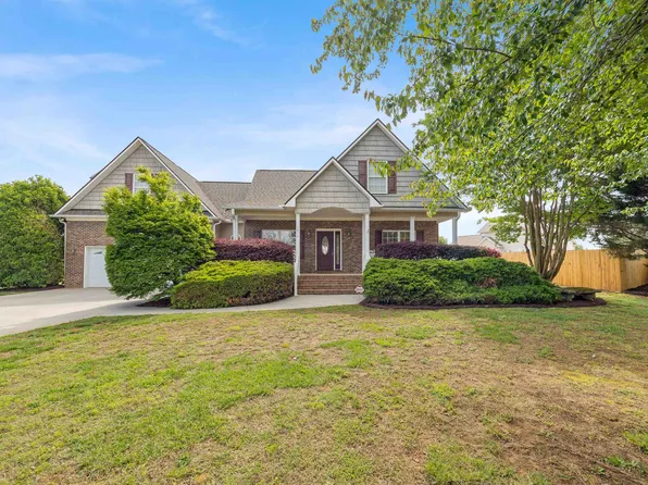 1017 Corie Crest Dr, Boiling Springs, SC 29316