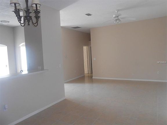 4th image of 913 Alsace Dr