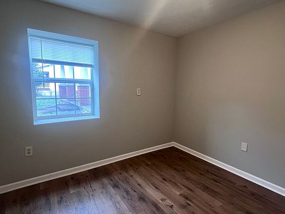 2nd image of 1372 Indianola St