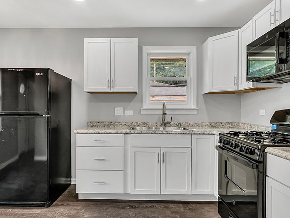 3rd image of 2034 Hervey Ave