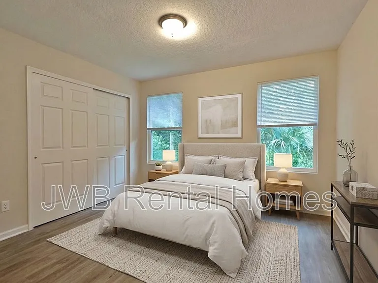 1740 W 9th St — Photo 10