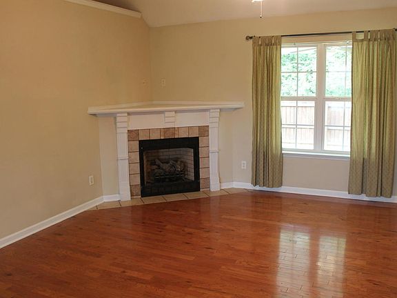 4th image of 806 N Peppercorn Ln
