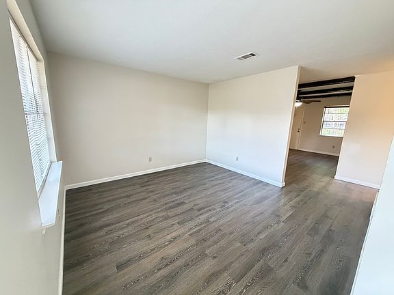 4th image of 2004 Glenwick Ln