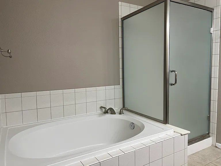 15970 Hedgeway Dr — Photo 16