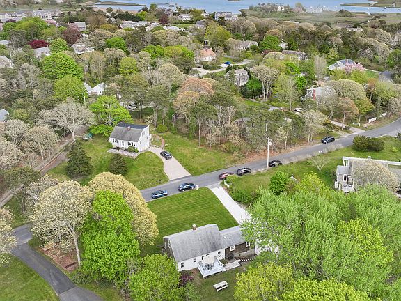 3rd image of 44 Vineyard Avenue
