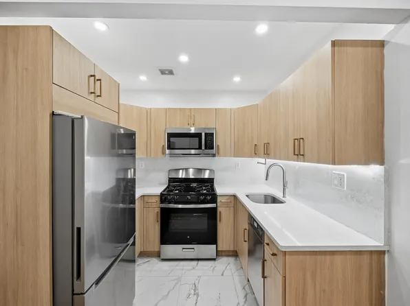 20 Starr Street image 9 of 27