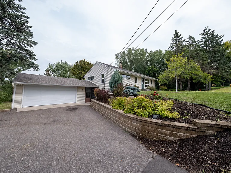 1140 Evergreen Ln N — Photo 29