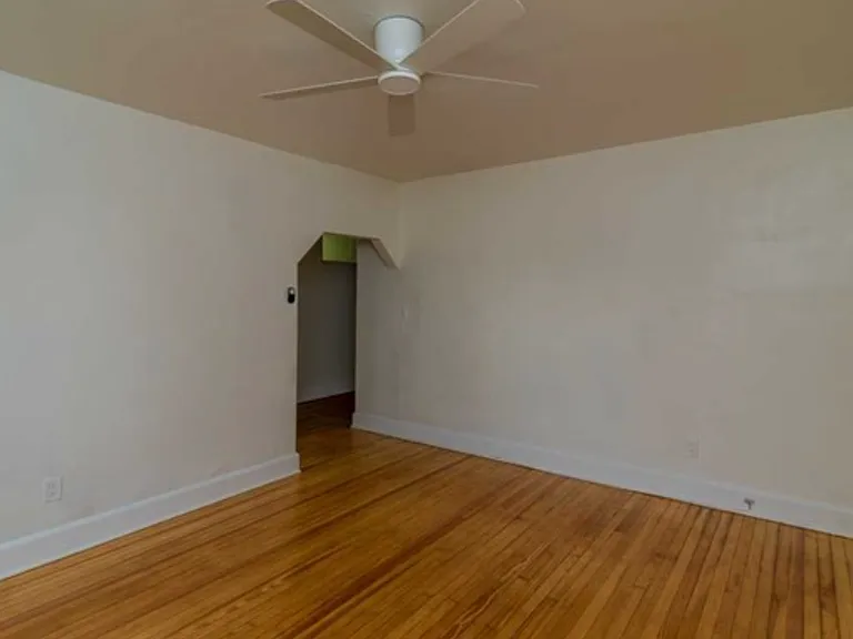 140 W Allendale Ave #2B — Photo 2