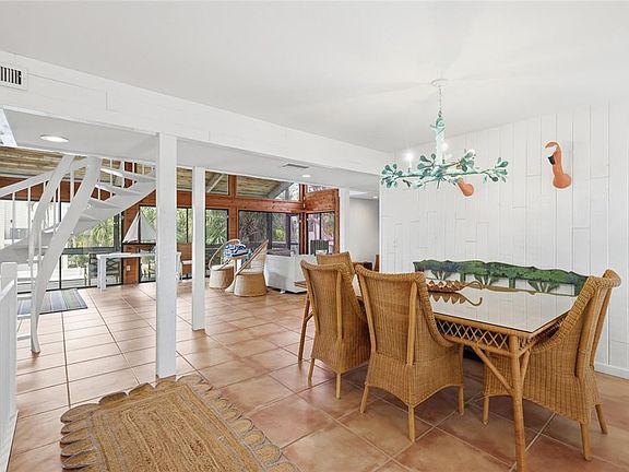 3rd image of 727 Jacaranda Rd