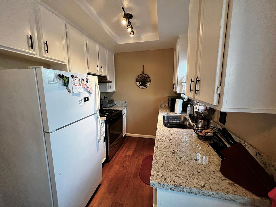 Kitchen - appliances included