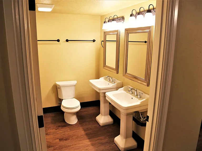685 SE Vera Ave — Photo 1