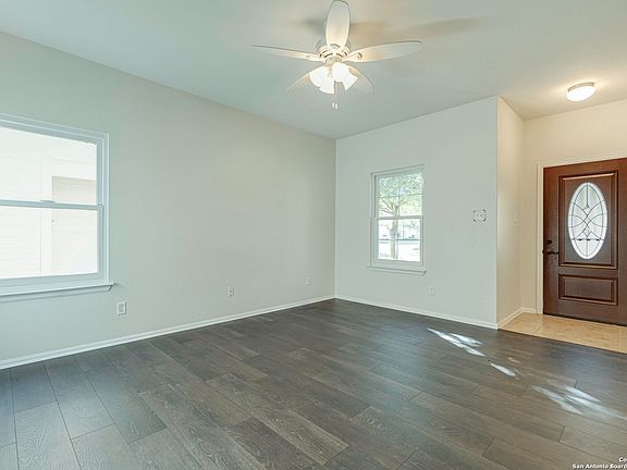 3rd image of 26926 Villa Toscana