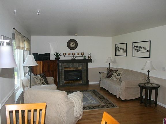 3rd image of 10401 Springwood Dr E