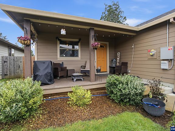 4th image of 226 NW Sagan Loop